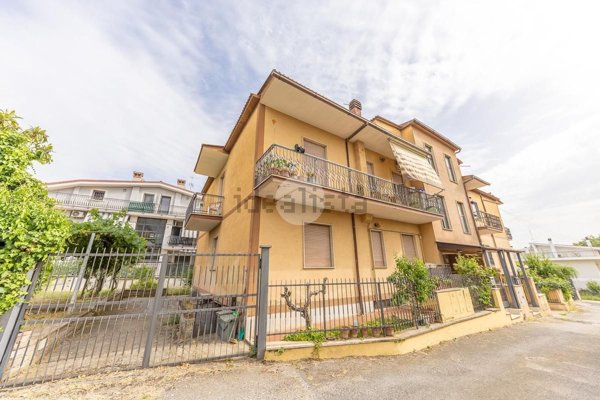 appartamento in vendita a Roma in zona Lunghezza