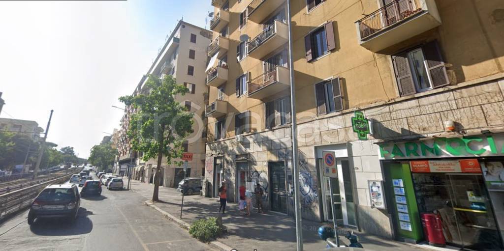 negozio in vendita a Roma in zona Prenestino-Labicano