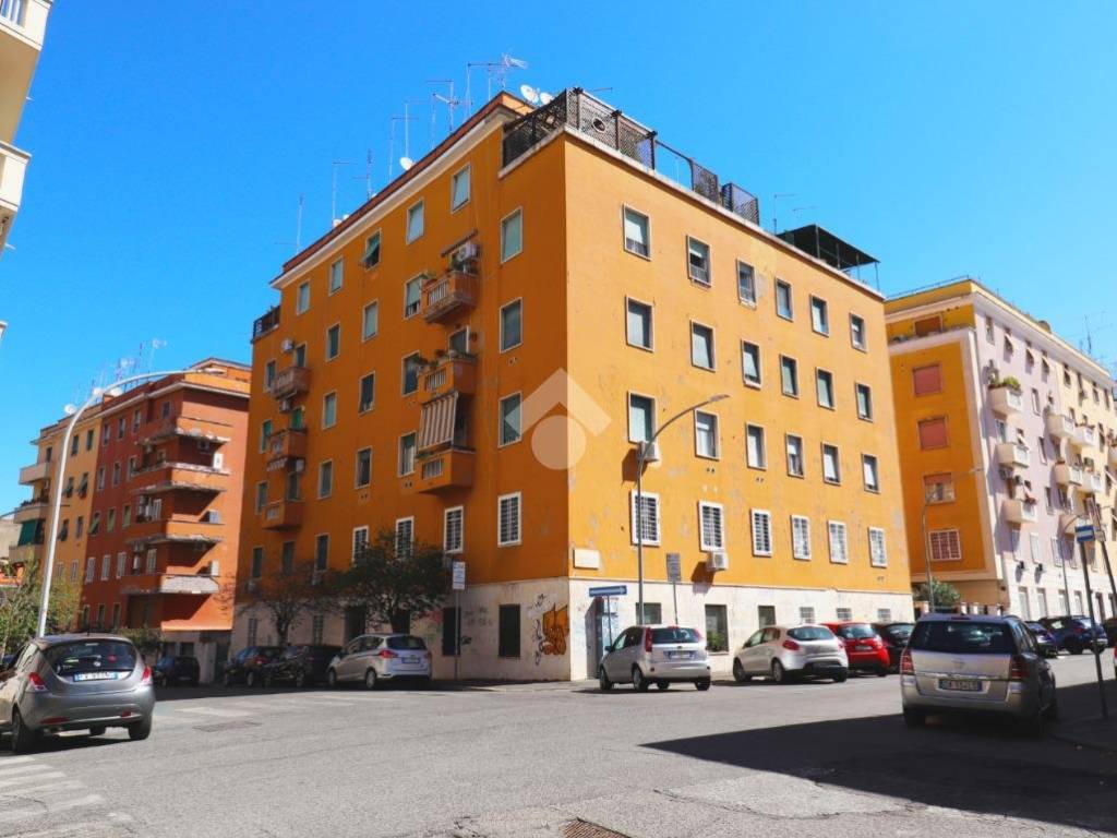appartamento in vendita a Roma in zona Tuscolano