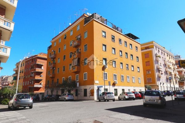 appartamento in vendita a Roma in zona Tuscolano