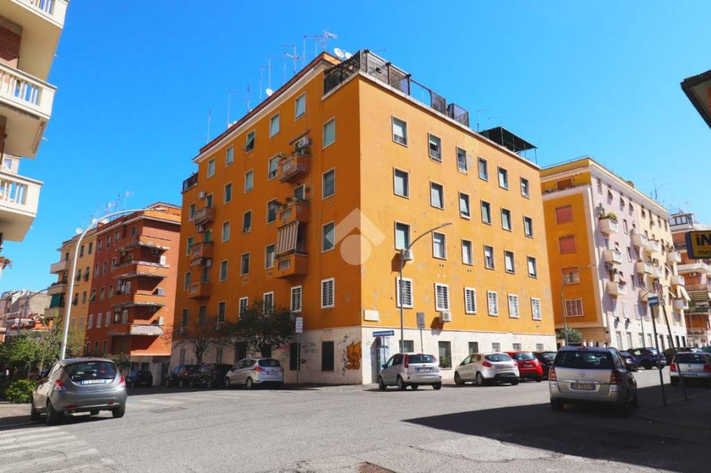 appartamento in vendita a Roma in zona Tuscolano