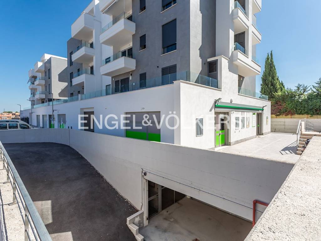 negozio in vendita a Roma in zona Massimina/Casal Lumbroso