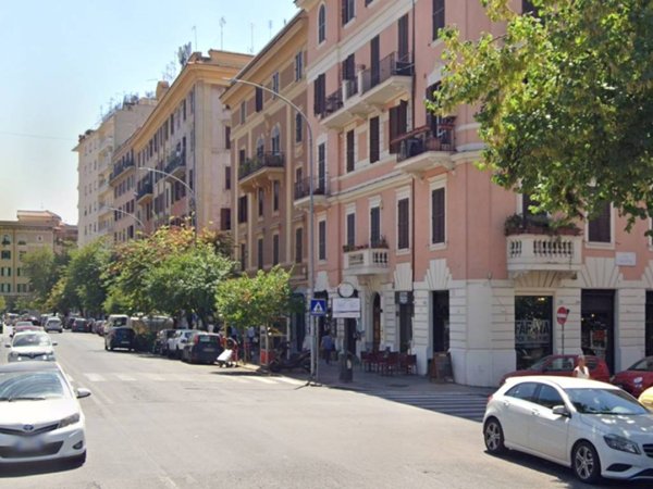 negozio in vendita a Roma in zona Appio Latino