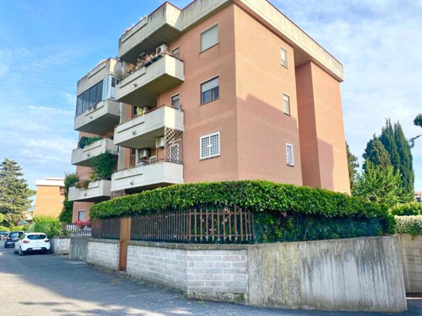 appartamento in vendita a Roma in zona Casal Morena