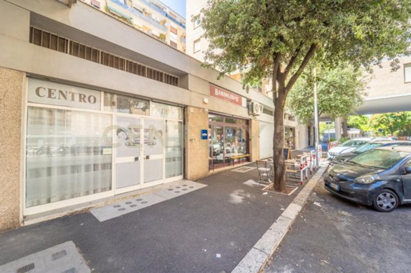 negozio in vendita a Roma in zona Ostiense