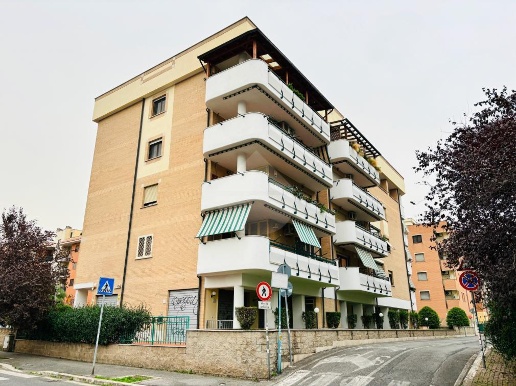 appartamento in vendita a Roma in zona Osteria del Curato