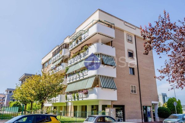 appartamento in vendita a Roma in zona Osteria del Curato
