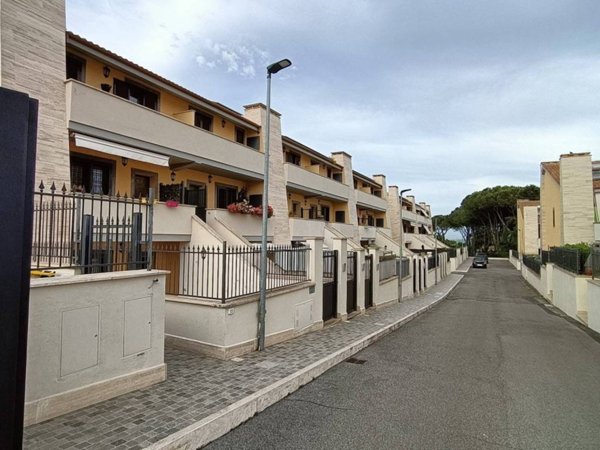 appartamento in vendita a Roma in zona Valle Muricana