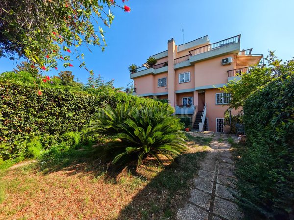 appartamento in vendita a Roma in zona Axa