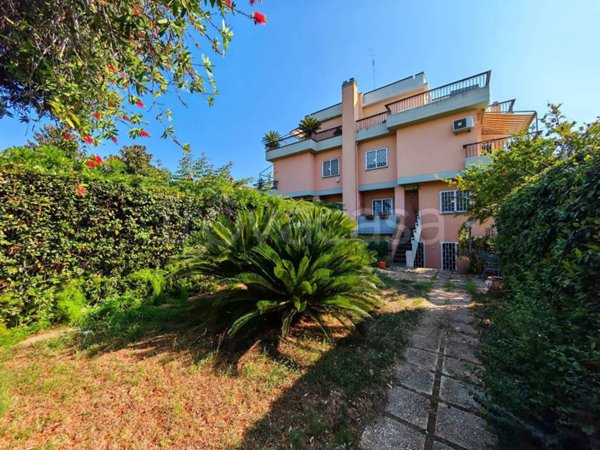appartamento in vendita a Roma in zona Axa