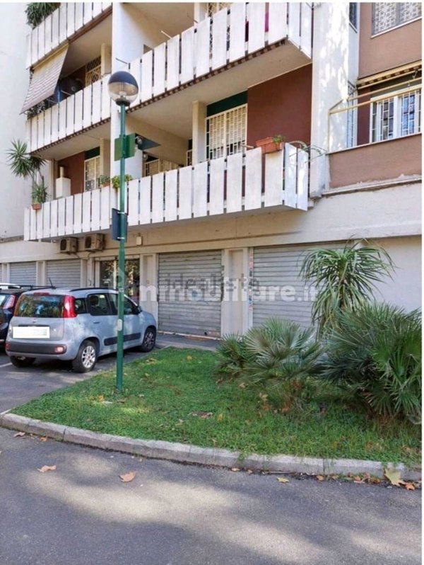 locale commerciale in vendita a Roma in zona Collatino