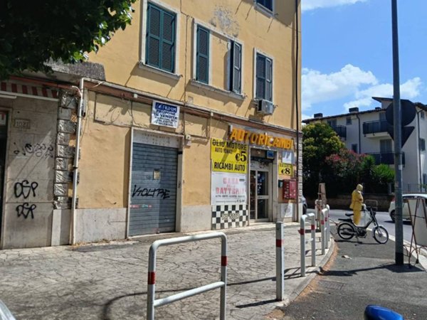 negozio in vendita a Roma in zona Tor Sapienza