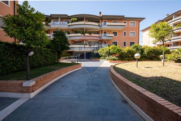 appartamento in vendita a Roma in zona Sette Bagni