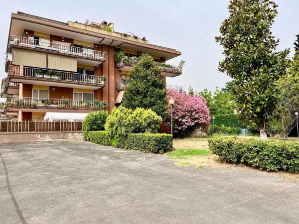 appartamento in vendita a Roma in zona Osteria del Curato