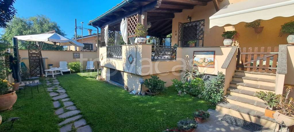 casa indipendente in vendita a Roma in zona Infernetto