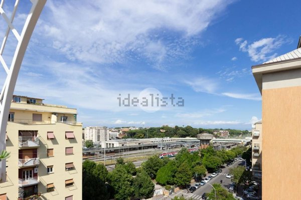 appartamento in vendita a Roma in zona Ostiense
