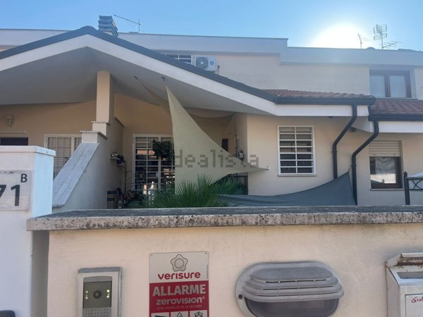 casa indipendente in vendita a Roma in zona Acilia