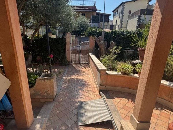 appartamento in vendita a Roma in zona Torre Angela