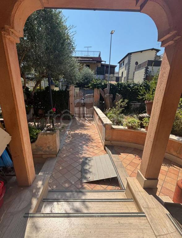 appartamento in vendita a Roma in zona Torre Angela