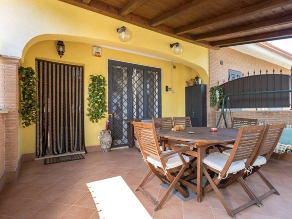 casa indipendente in vendita a Roma in zona Borghesiana