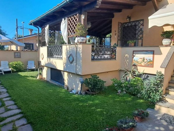 casa indipendente in vendita a Roma in zona Infernetto