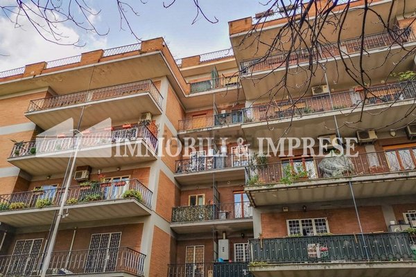 appartamento in vendita a Roma in zona Ardeatino
