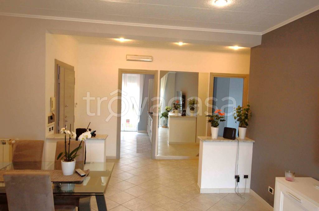 appartamento in vendita a Roma in zona Torre Angela