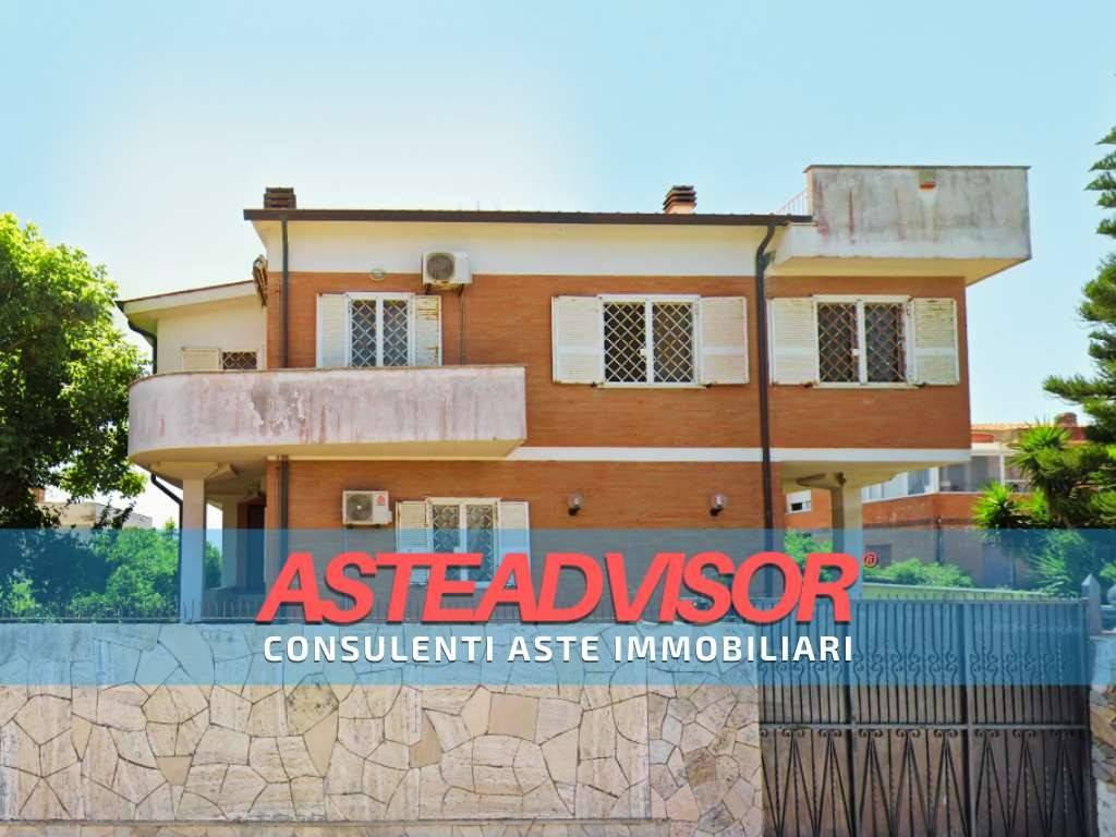 casa indipendente in vendita a Roma in zona Lido di Castel Fusano