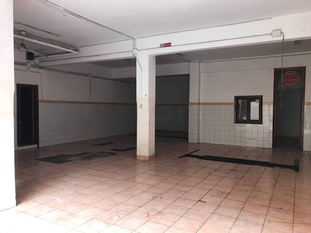 negozio in vendita a Roma in zona Casal Boccone