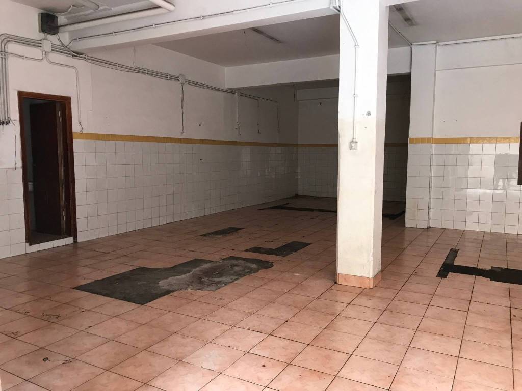 negozio in vendita a Roma in zona Casal Boccone