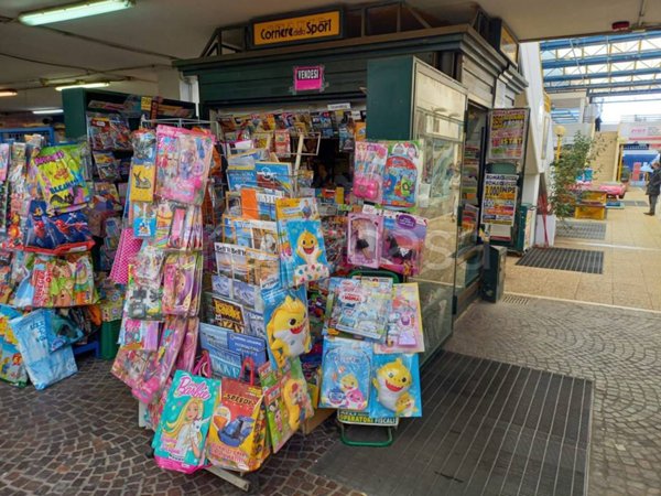 negozio in vendita a Roma in zona Torre Angela