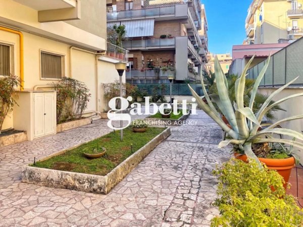 appartamento in vendita a Roma in zona Appio Latino
