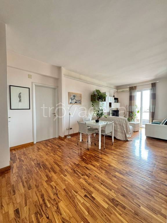 appartamento in vendita a Roma in zona Torre Angela