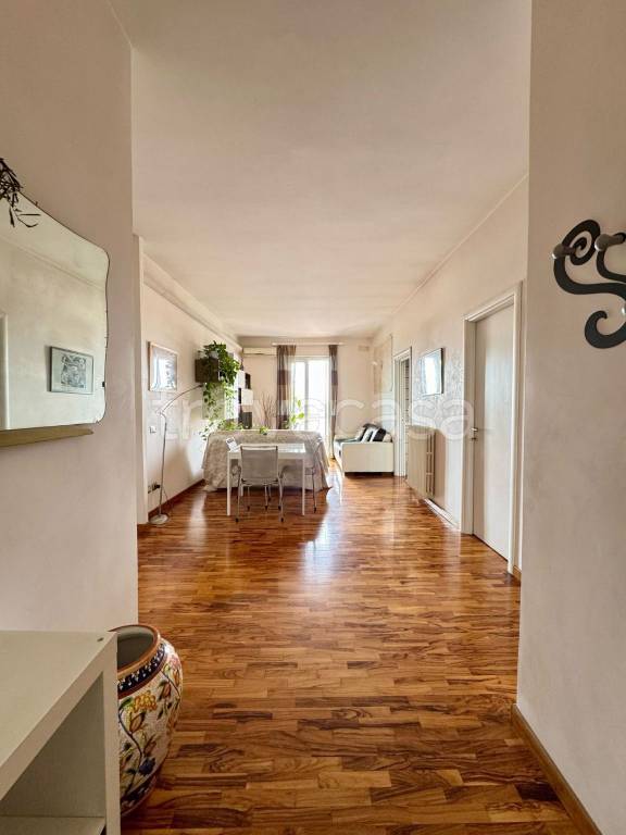appartamento in vendita a Roma in zona Torre Angela