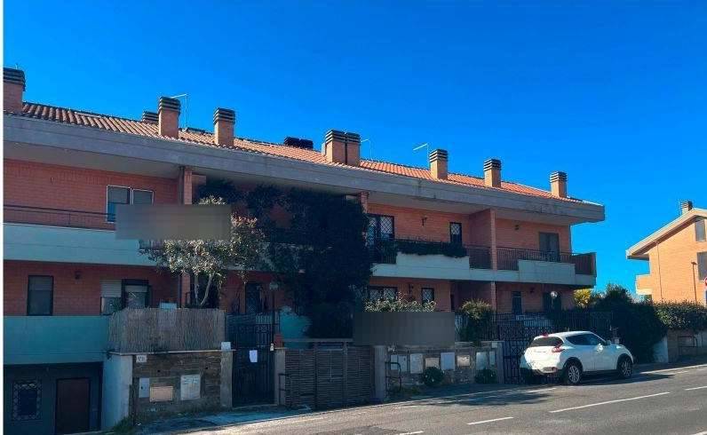 casa indipendente in vendita a Roma