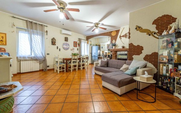appartamento in vendita a Roma in zona Torre Angela