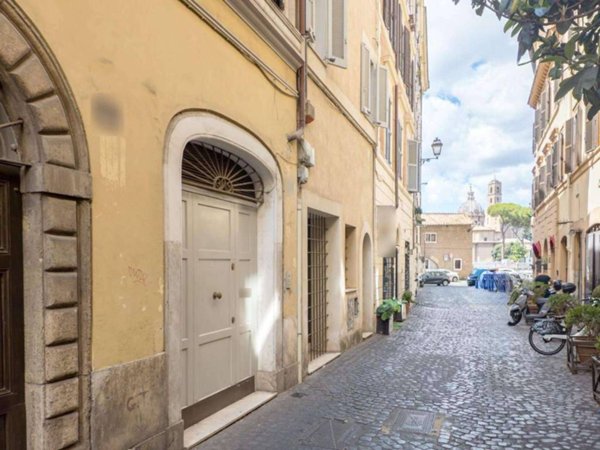 intera palazzina in vendita a Roma in zona Rione Monti/Campitelli