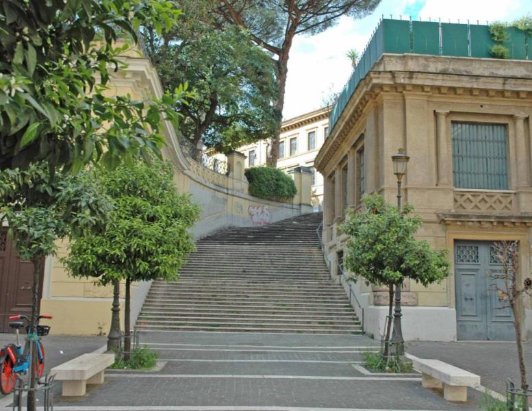 locale commerciale in vendita a Roma in zona Rione Monti/Campitelli