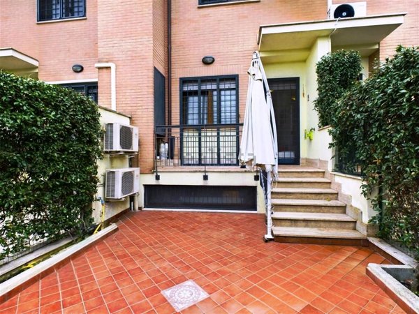 casa indipendente in vendita a Roma in zona Ottavia