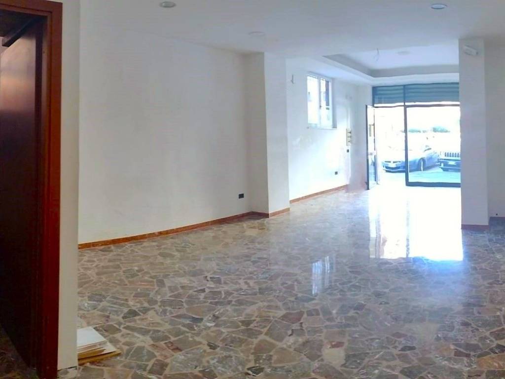negozio in vendita a Roma in zona Ostia