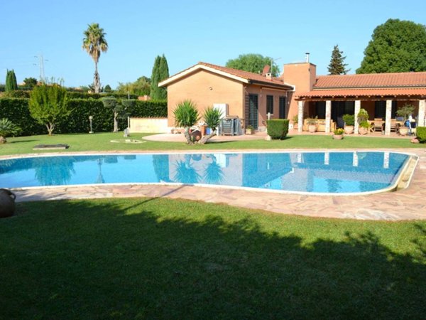 casa indipendente in vendita a Roma