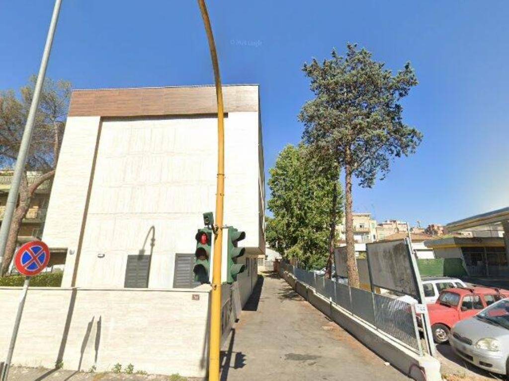 appartamento in vendita a Roma in zona Torre Spaccata