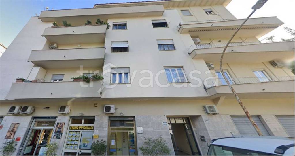appartamento in vendita a Roma in zona Ardeatino