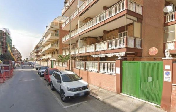 appartamento in vendita a Roma in zona Ostia Antica