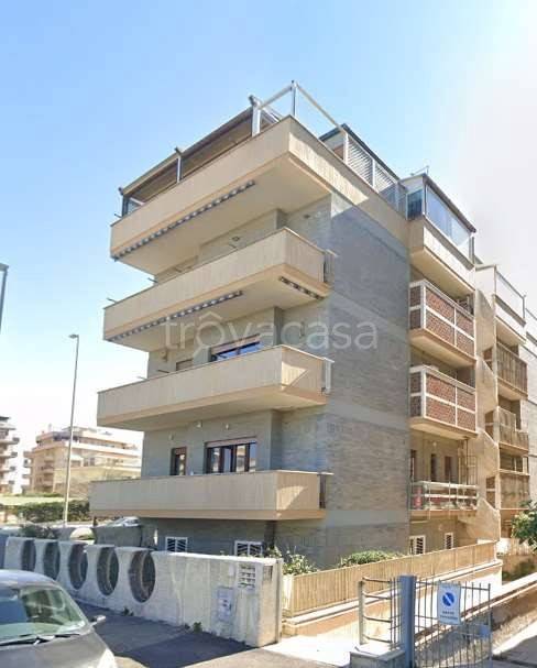 appartamento in vendita a Roma in zona Ostia