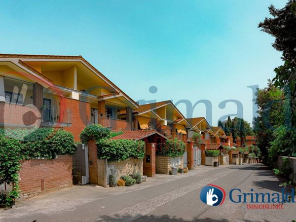 casa indipendente in vendita a Roma in zona Giuliano Dalmata