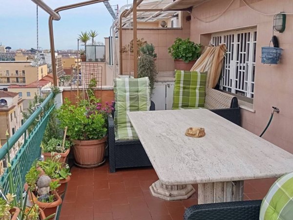 appartamento in vendita a Roma in zona Appio Latino