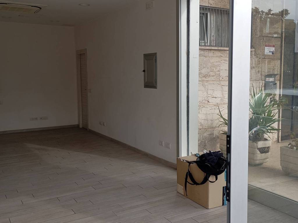 negozio in vendita a Roma in zona Monte Sacro/Talenti
