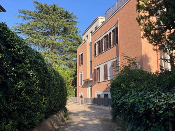 appartamento in vendita a Roma in zona Appio Claudio