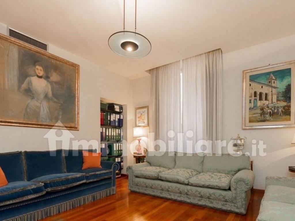 intera palazzina in vendita a Roma in zona Tor di Quinto